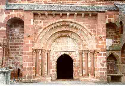 Le portail d'entrée de la chapelle de Perse