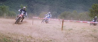 ... les concurrents cherchent à échapper à l'impitoyable...